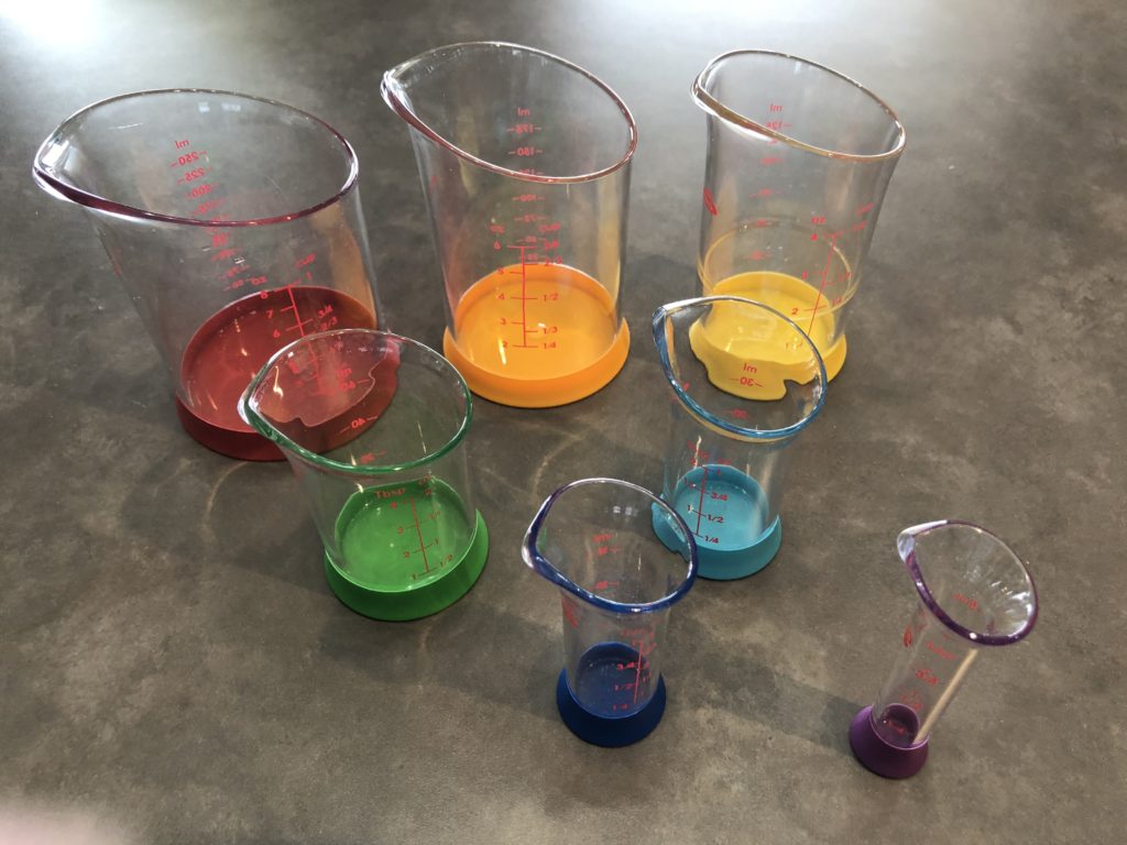 liquid measurement beakers
